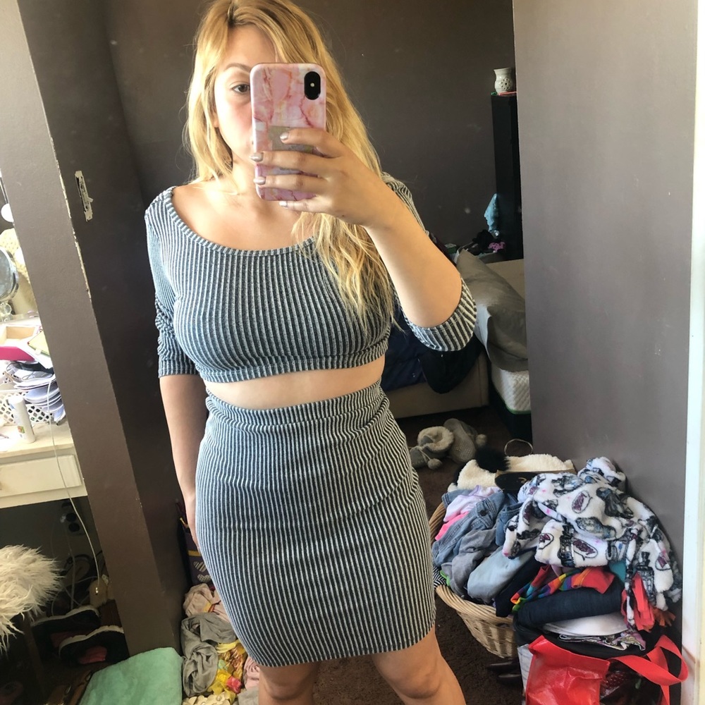 Matching set grey crop top skirt